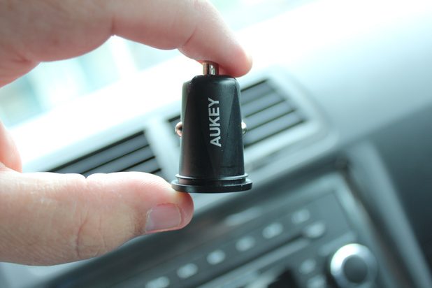 Aukey-4.8A-Dual-Port-USB-Car-Charger